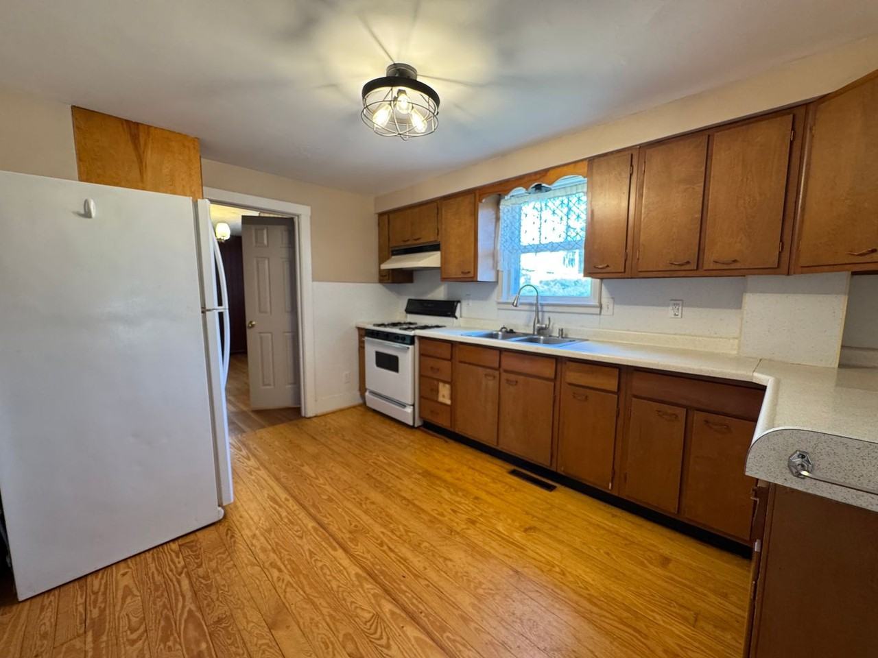 284 W Elizabeth St - Photo 7 of 19