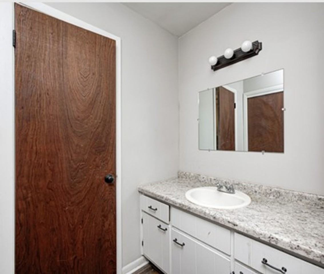 Breeza 32 Apartments - Photo 4 of 12