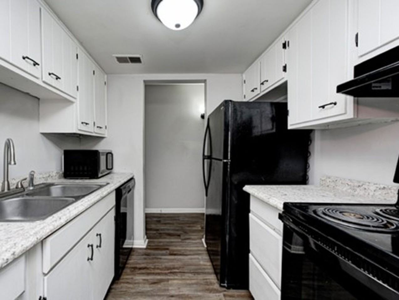 Breeza 32 Apartments - Photo 5 of 12