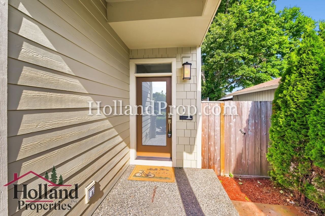 131 Ne 30th Ave - Photo 3 of 29
