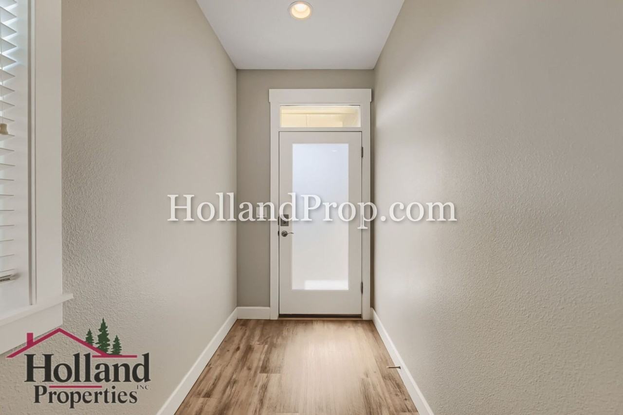 131 Ne 30th Ave - Photo 4 of 29