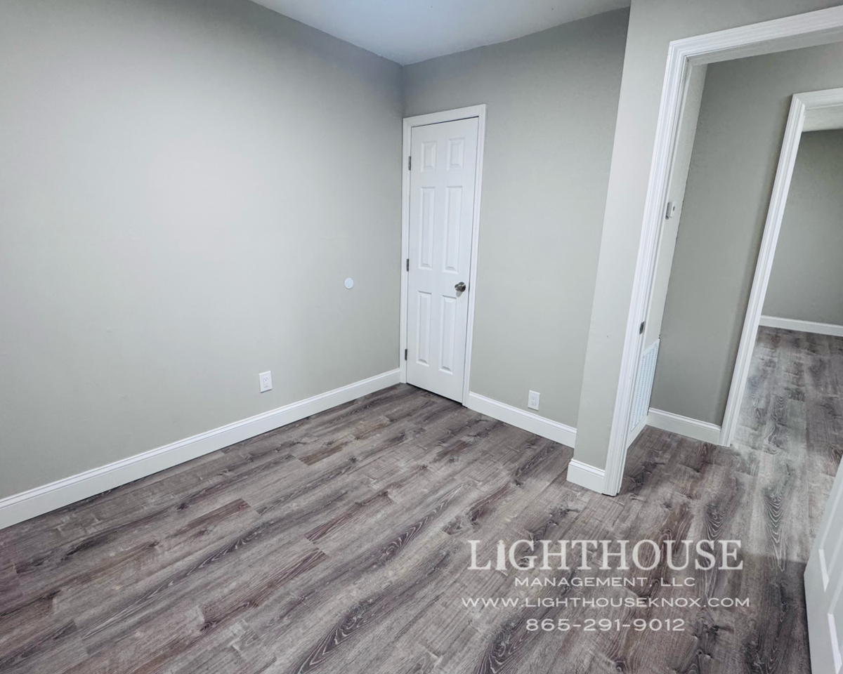 1103 Biddle St - Photo 3 of 7