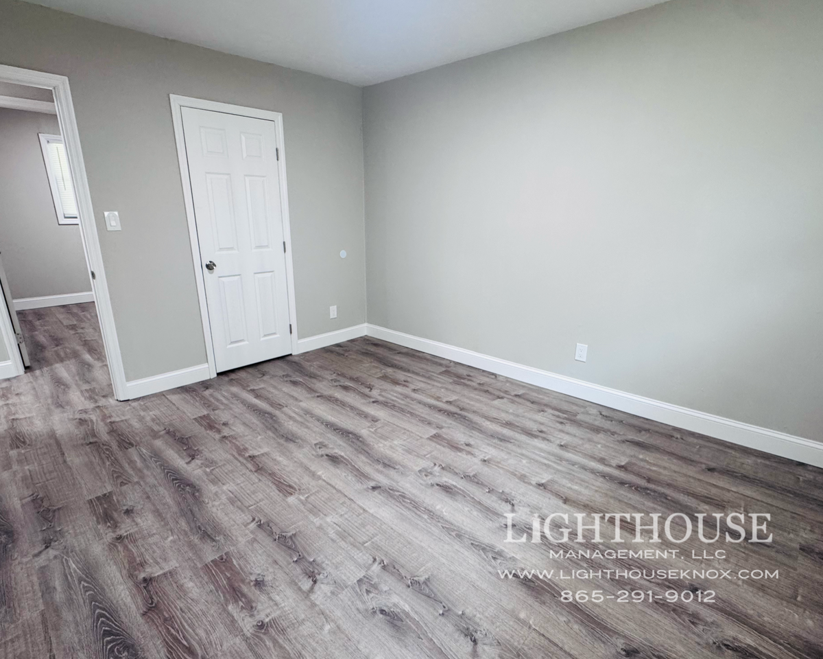1103 Biddle St - Photo 4 of 7