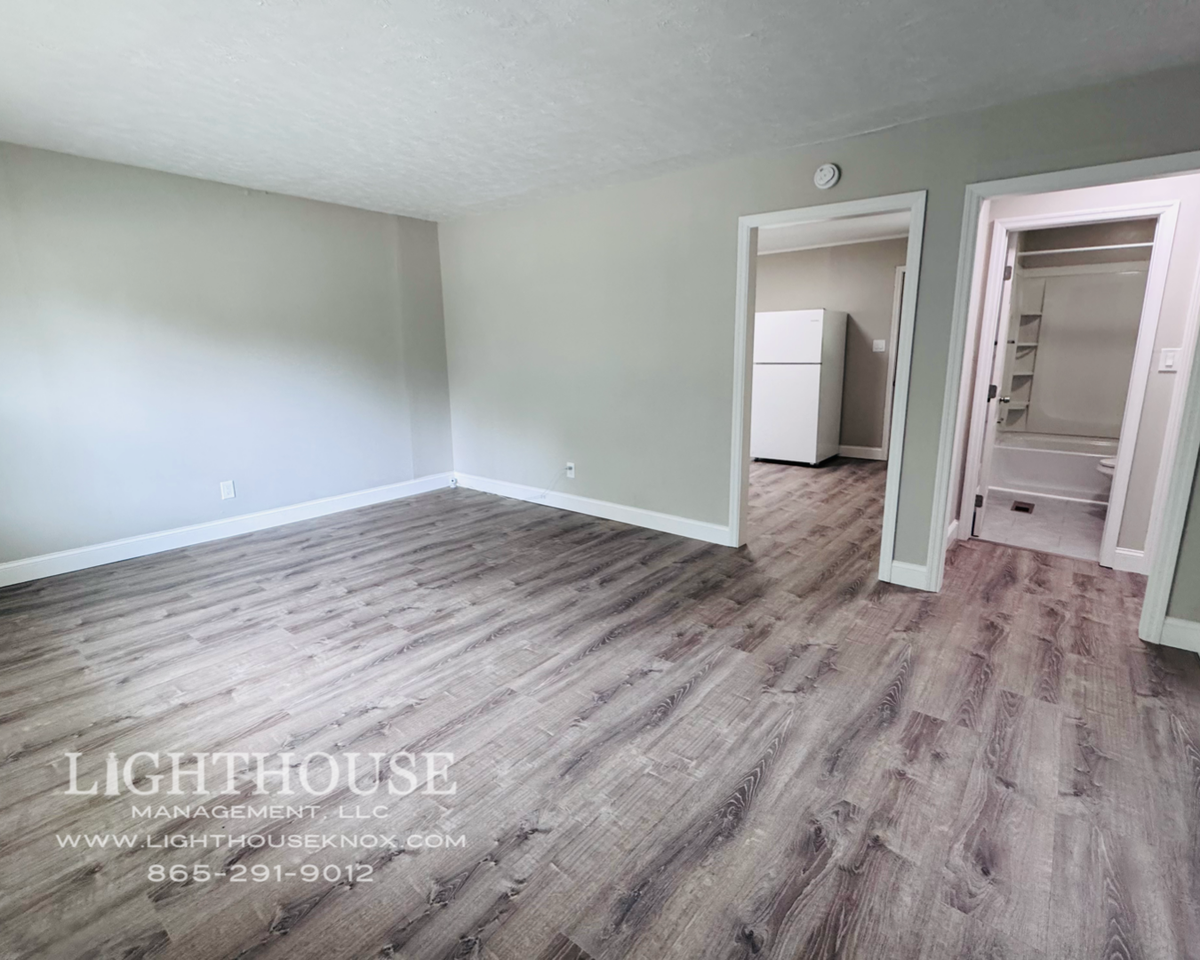 1103 Biddle St - Photo 6 of 7
