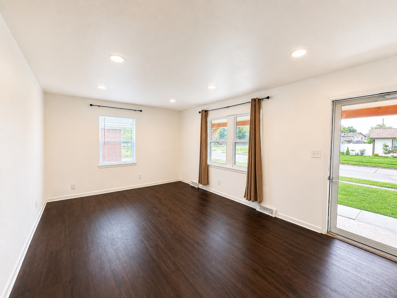 1002 Irving Dr - Photo 4 of 24