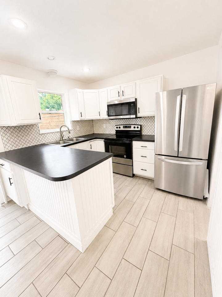 1002 Irving Dr - Photo 7 of 24