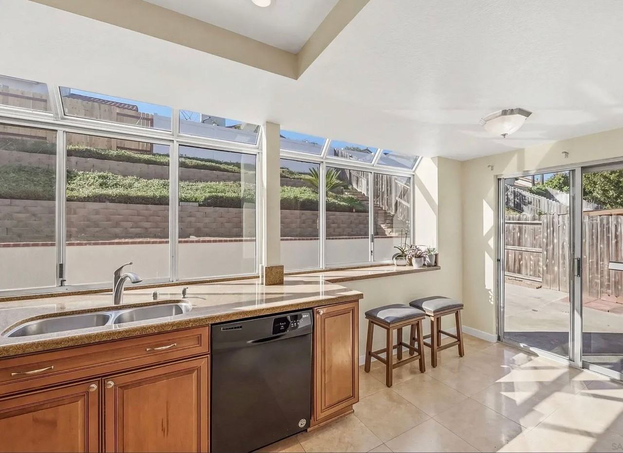 1772 Avenida Segovia - Photo 5 of 15