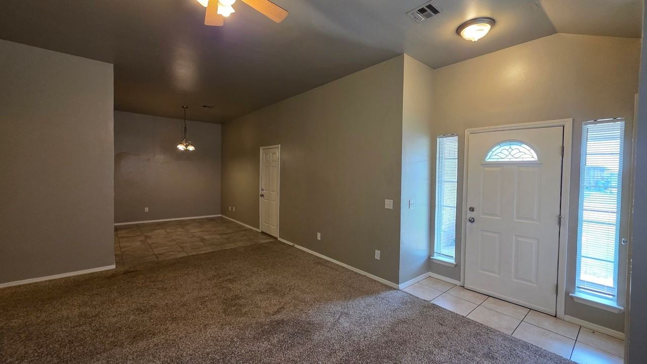 1716 W Palm Pl - Photo 5 of 36