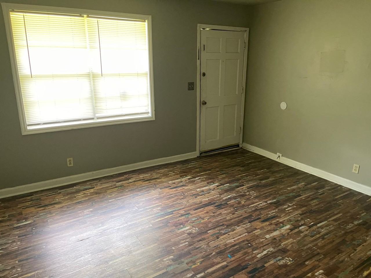 107 Martin Ave - Photo 3 of 10