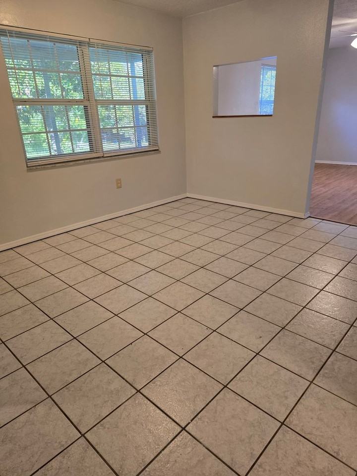 2847 W Rennet Ct - Photo 4 of 14
