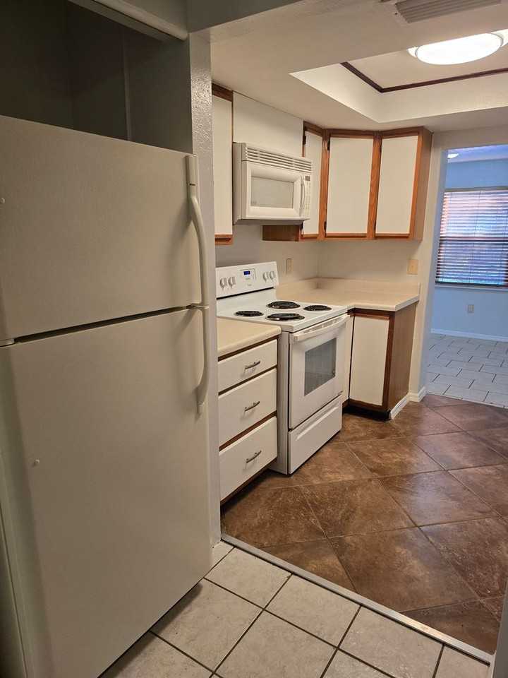 2847 W Rennet Ct - Photo 6 of 14