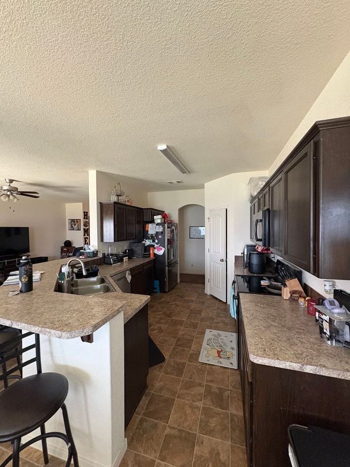 6705 Black Springs Dr - Photo 5 of 10