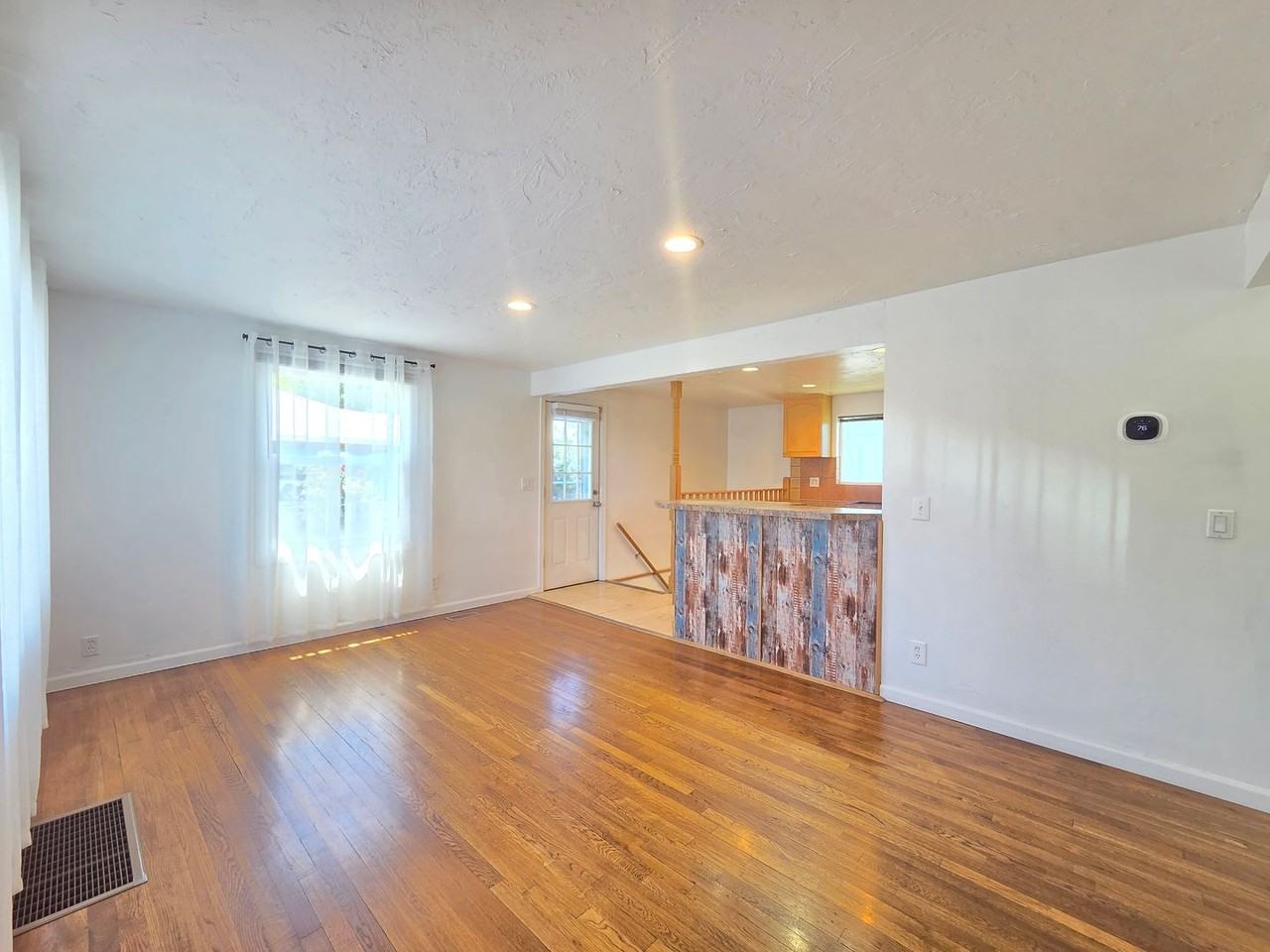 5621 N Hemlock St - Photo 3 of 33