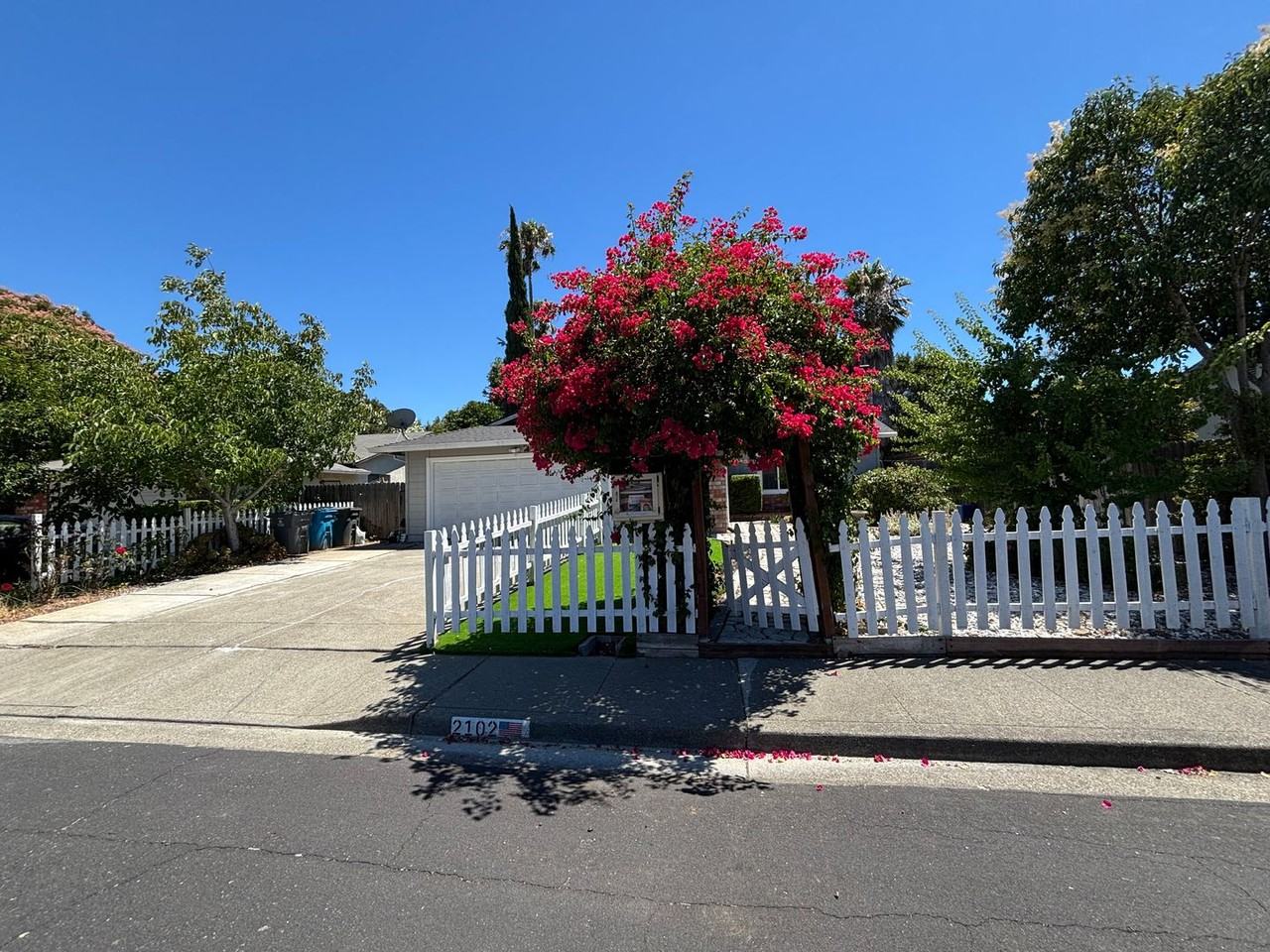 2102 California Dr - Photo 2 of 41