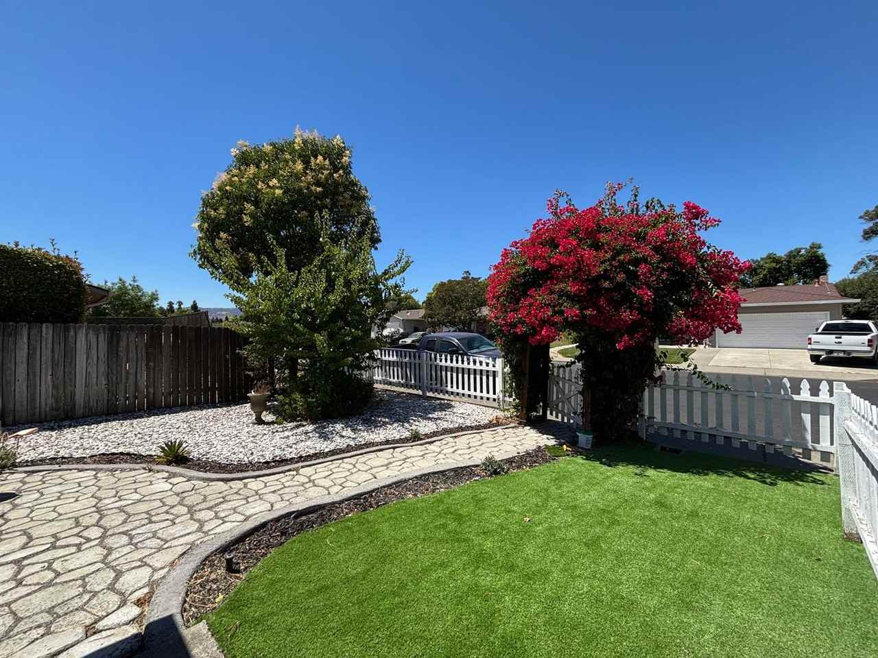2102 California Dr - Photo 4 of 41