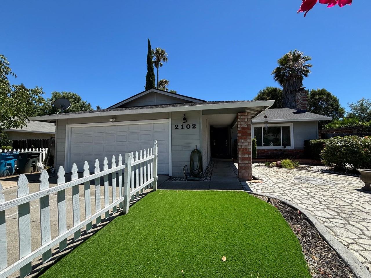 2102 California Dr - Photo 5 of 41
