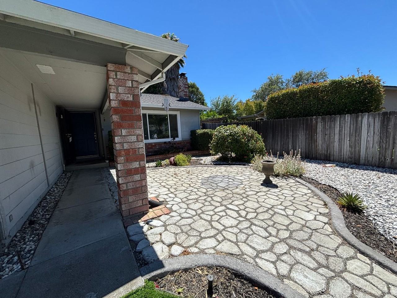 2102 California Dr - Photo 6 of 41