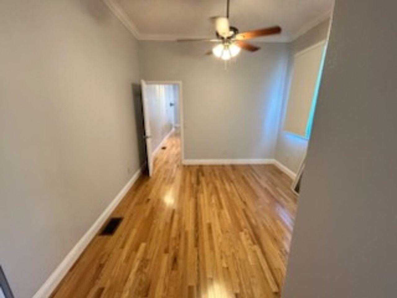 3500 Y St #B - Photo 5 of 8