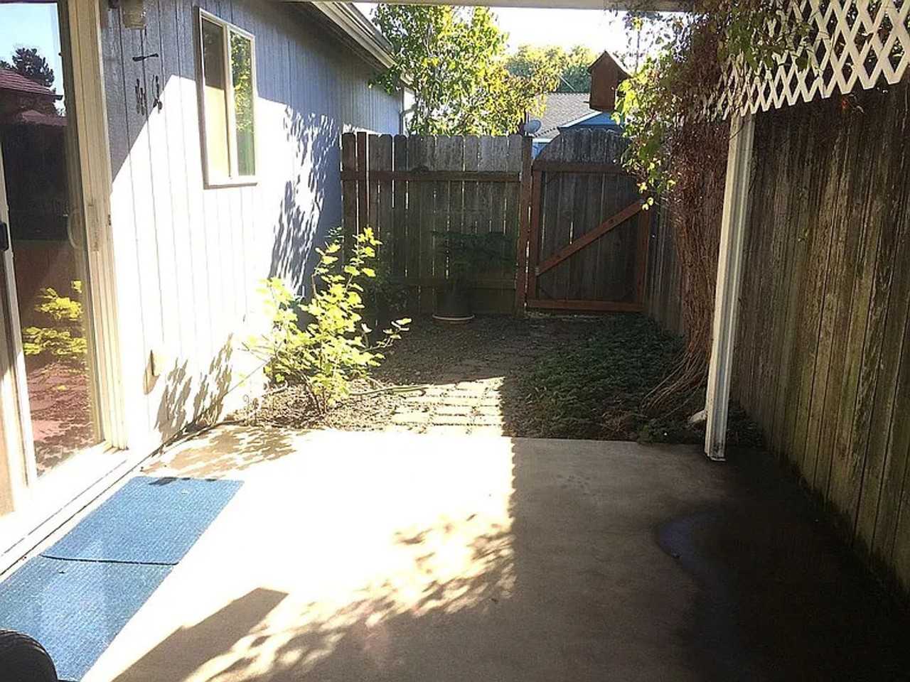 2102 Jackson St Se - Photo 3 of 4