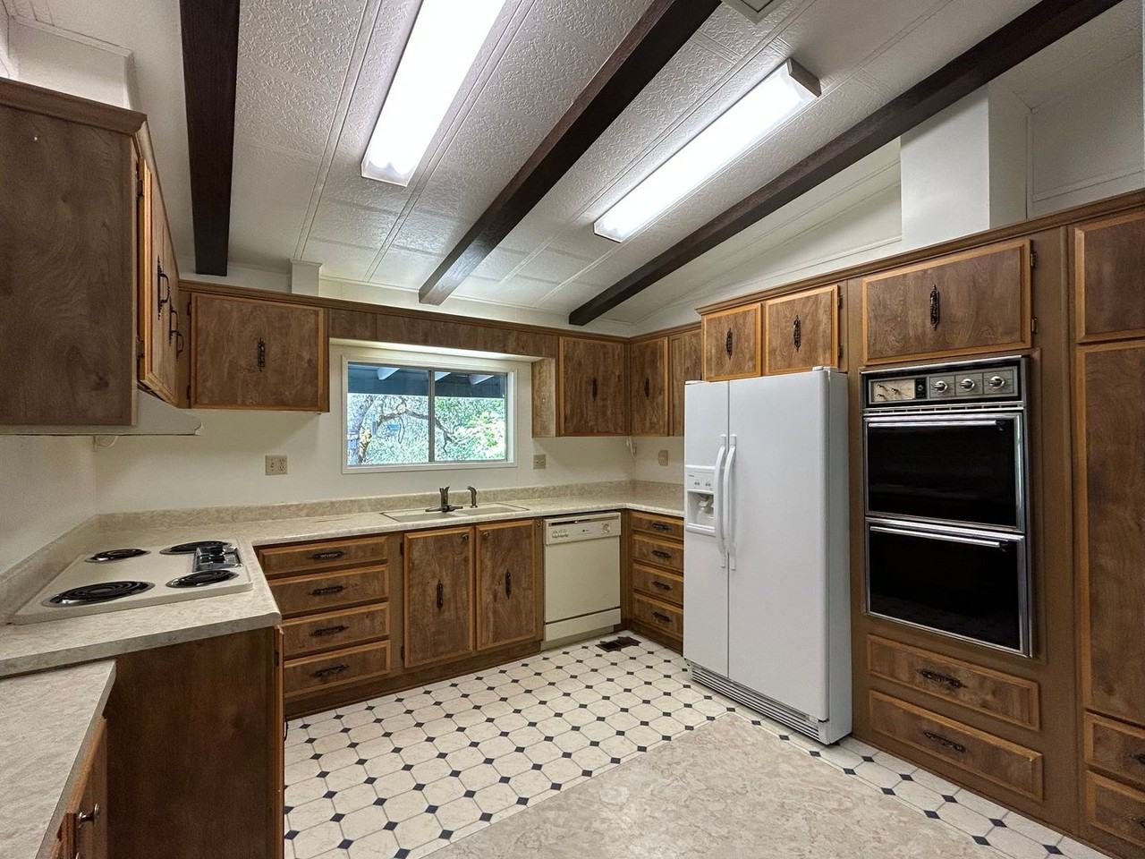 373 Lodgeview Dr - Photo 6 of 13