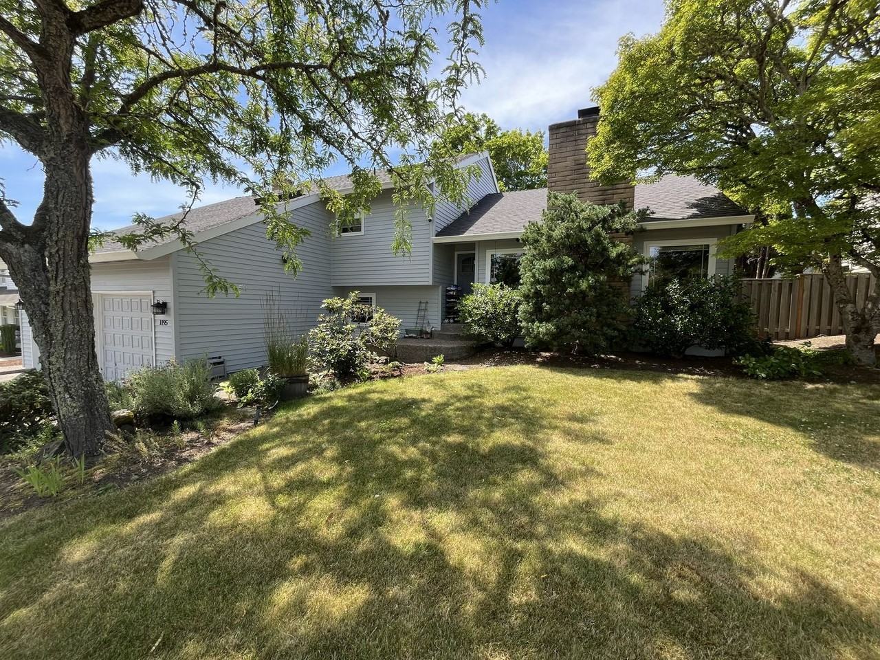 1195 Nw 122nd Ave - Photo 2 of 50