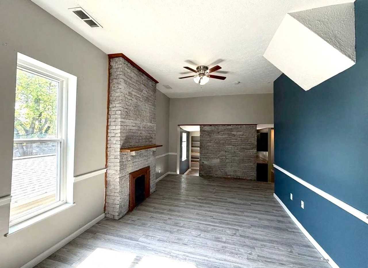 531 E Chestnut St - Photo 5 of 17