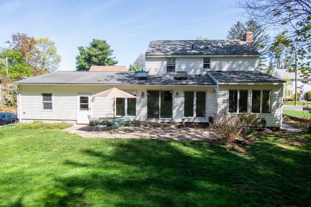 174 Henry St - Photo 3 of 23