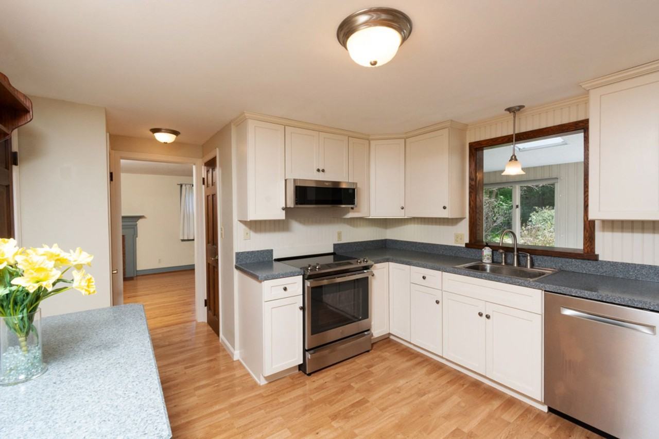 174 Henry St - Photo 5 of 23