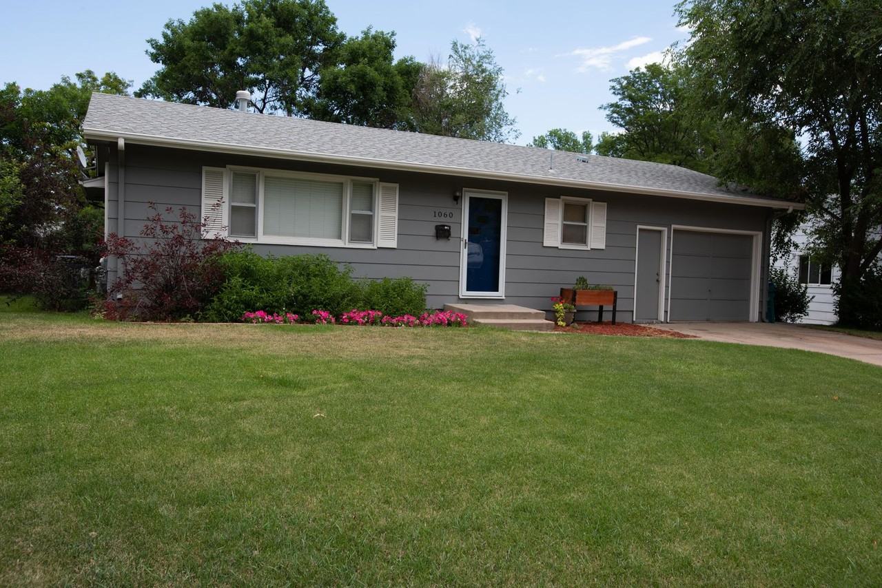 1060 Briarwood Rd - Photo 2 of 20