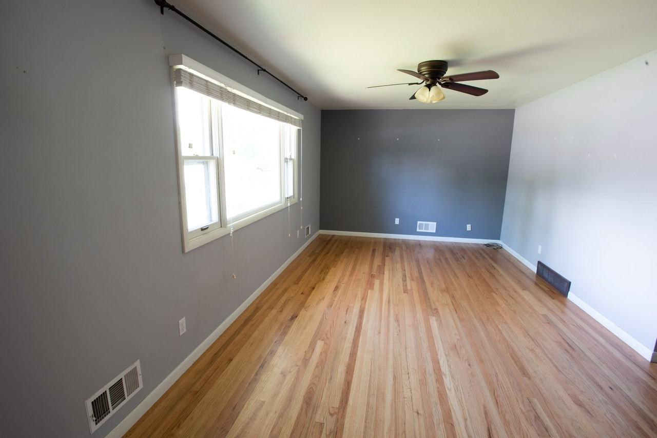 1060 Briarwood Rd - Photo 3 of 20