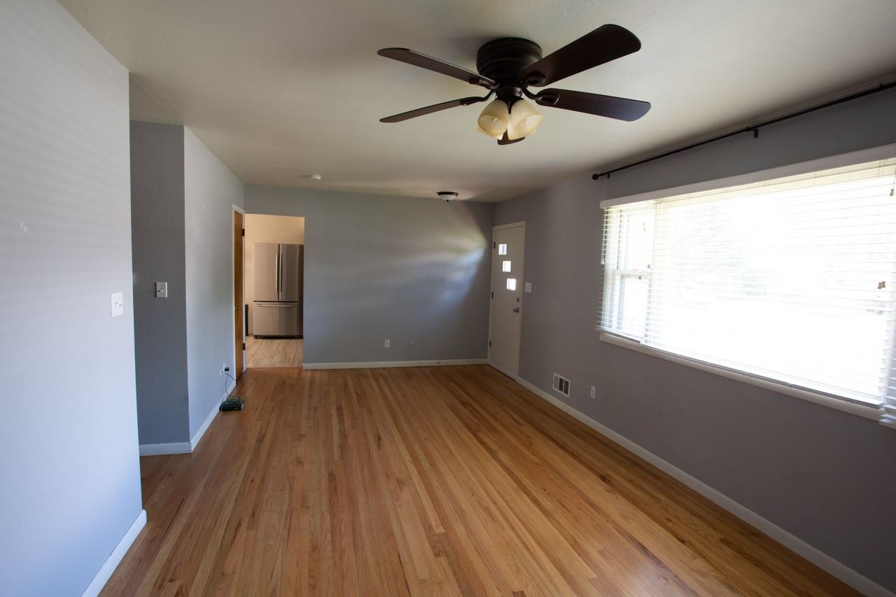1060 Briarwood Rd - Photo 4 of 20