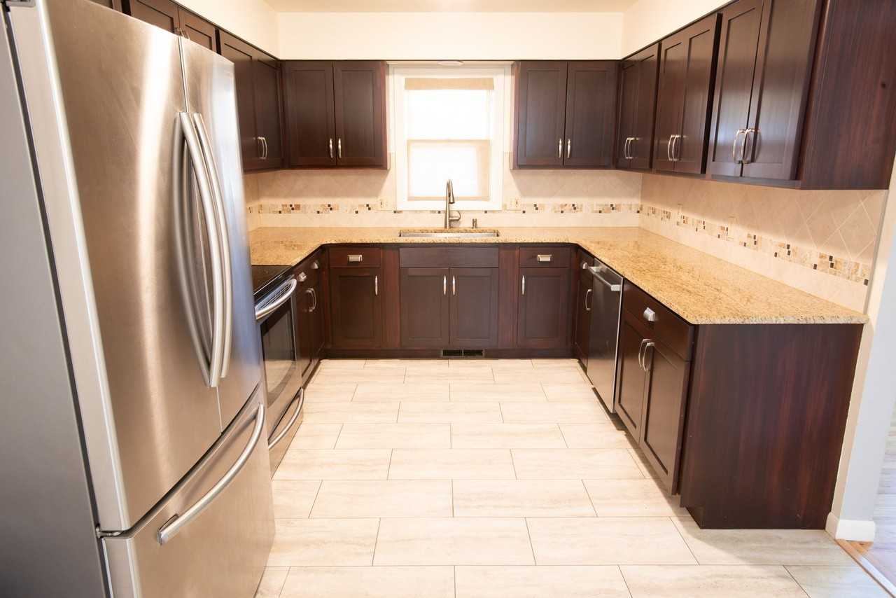 1060 Briarwood Rd - Photo 5 of 20