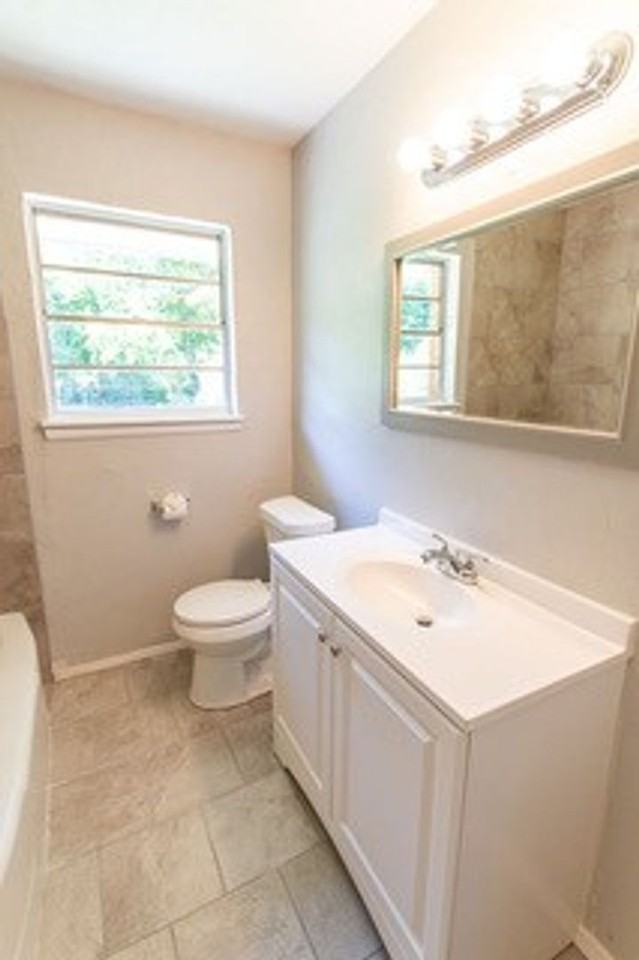 3009 N Vermont Ave - Photo 2 of 16