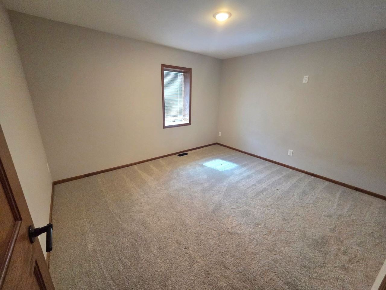 150 4th St - Photo 5 of 8