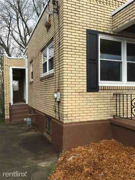 110 Park Ave - Photo 3 of 11