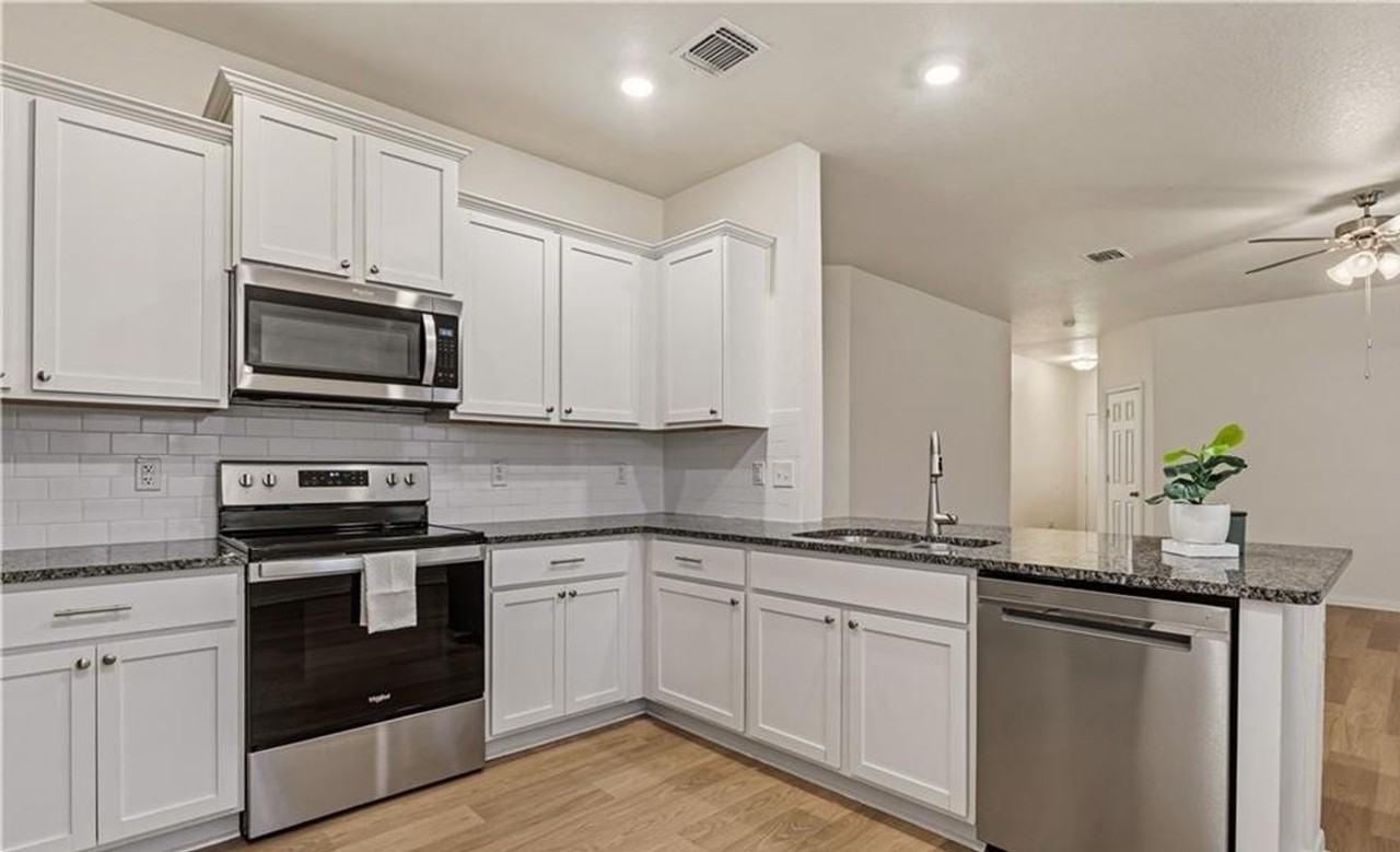 2405 Elba Dr - Photo 3 of 25