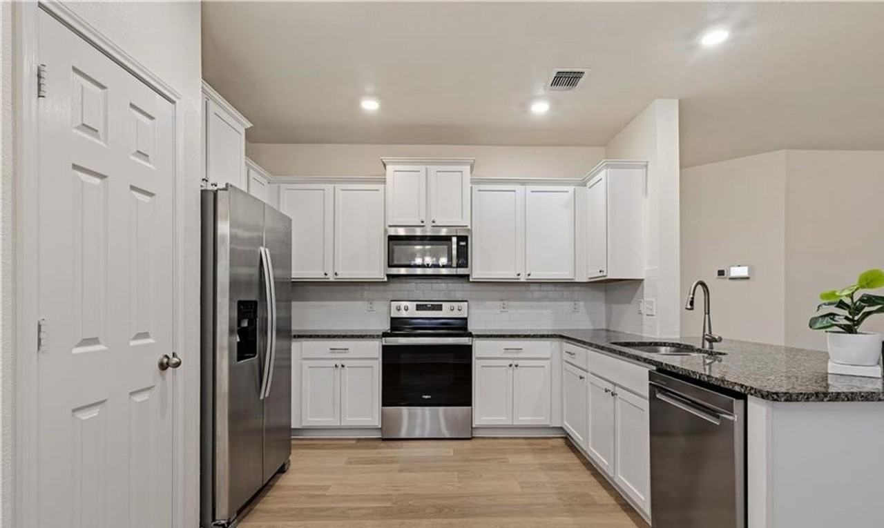 2405 Elba Dr - Photo 4 of 25