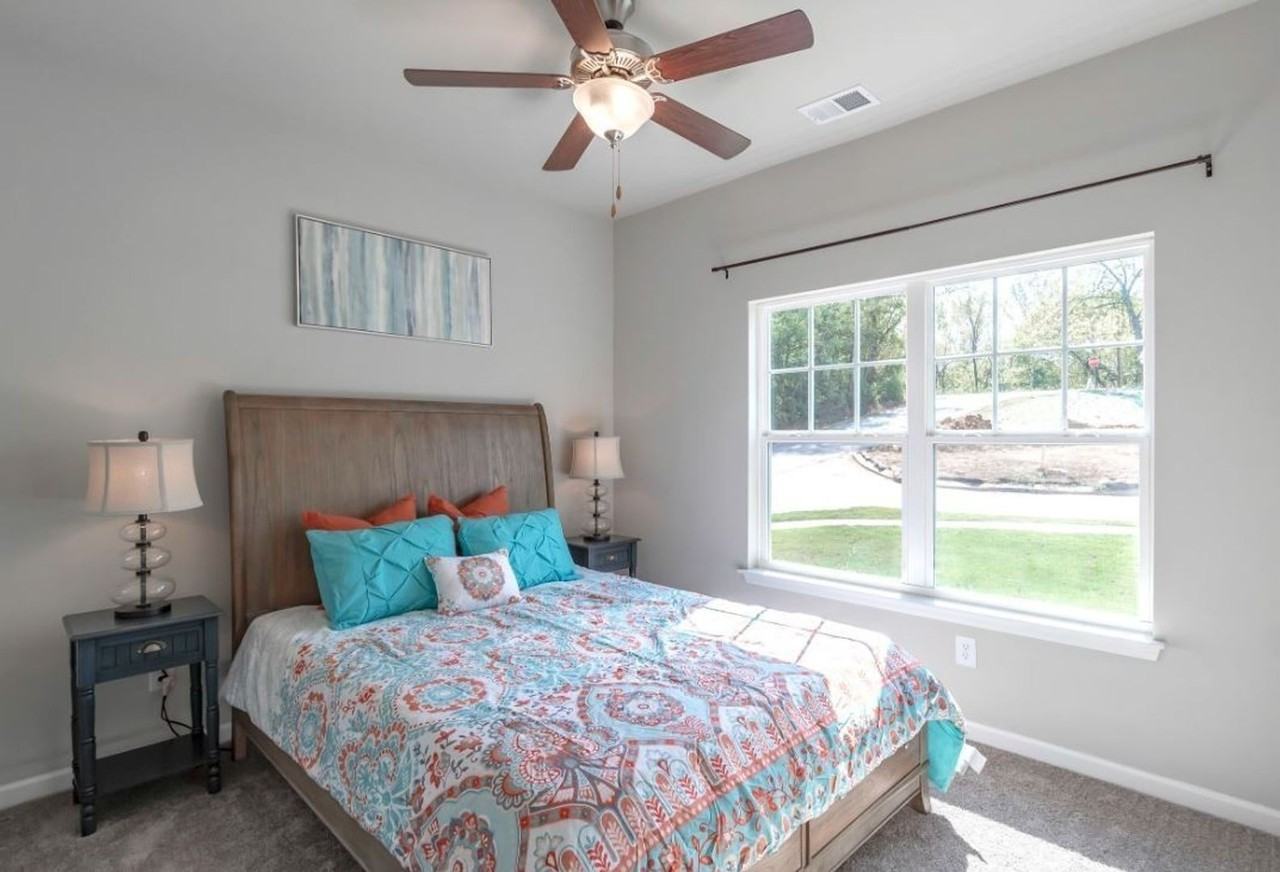 825 Lottie St - Photo 4 of 18
