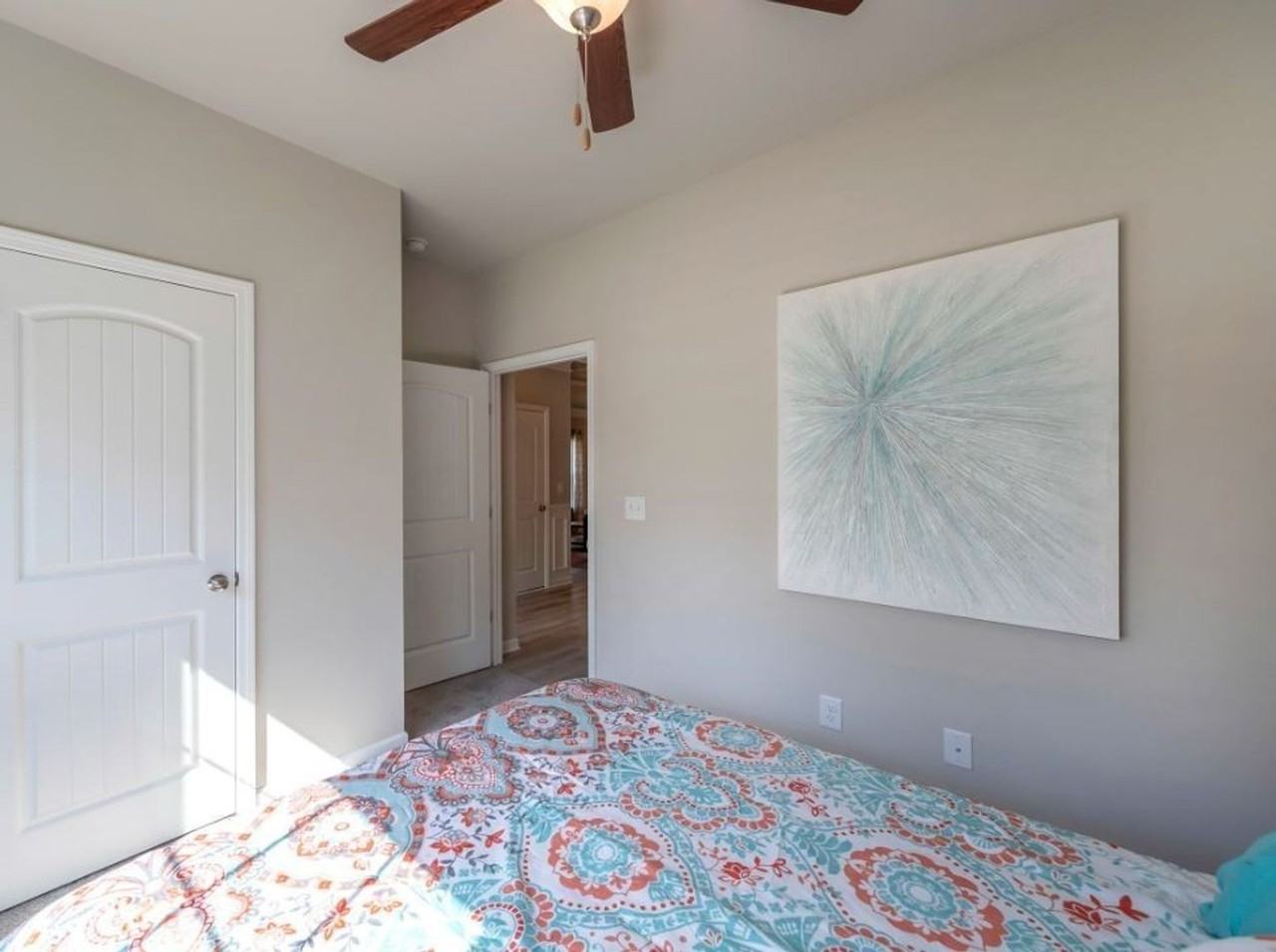 825 Lottie St - Photo 5 of 18
