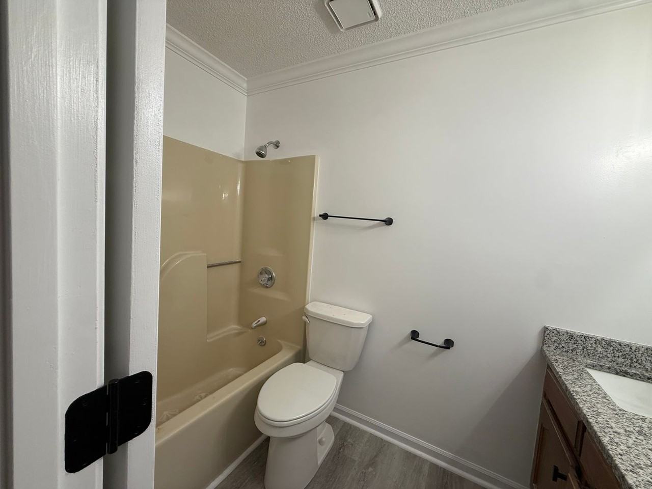 425 Autumnwood Dr Sw - Photo 6 of 17