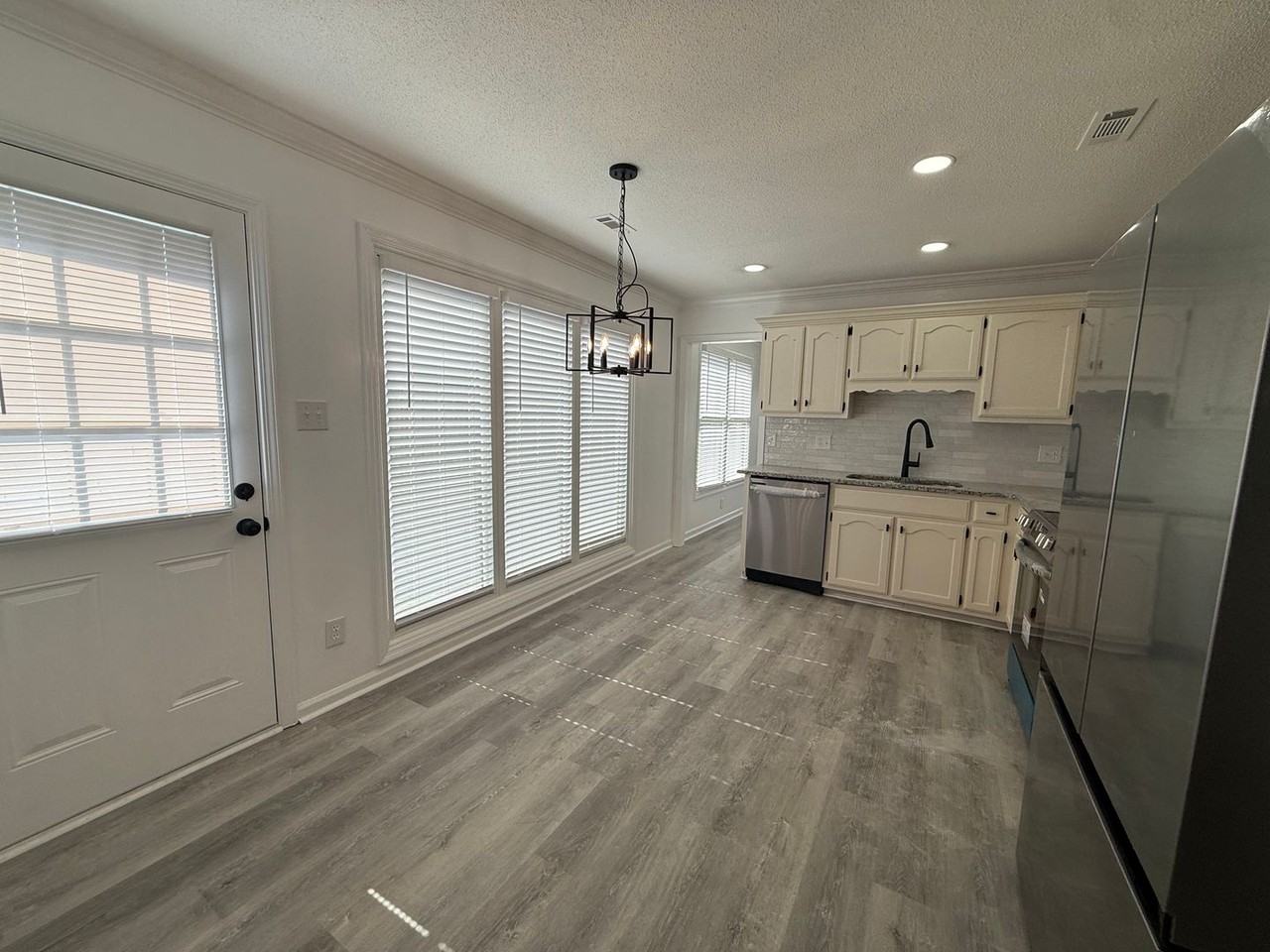 425 Autumnwood Dr Sw - Photo 7 of 17