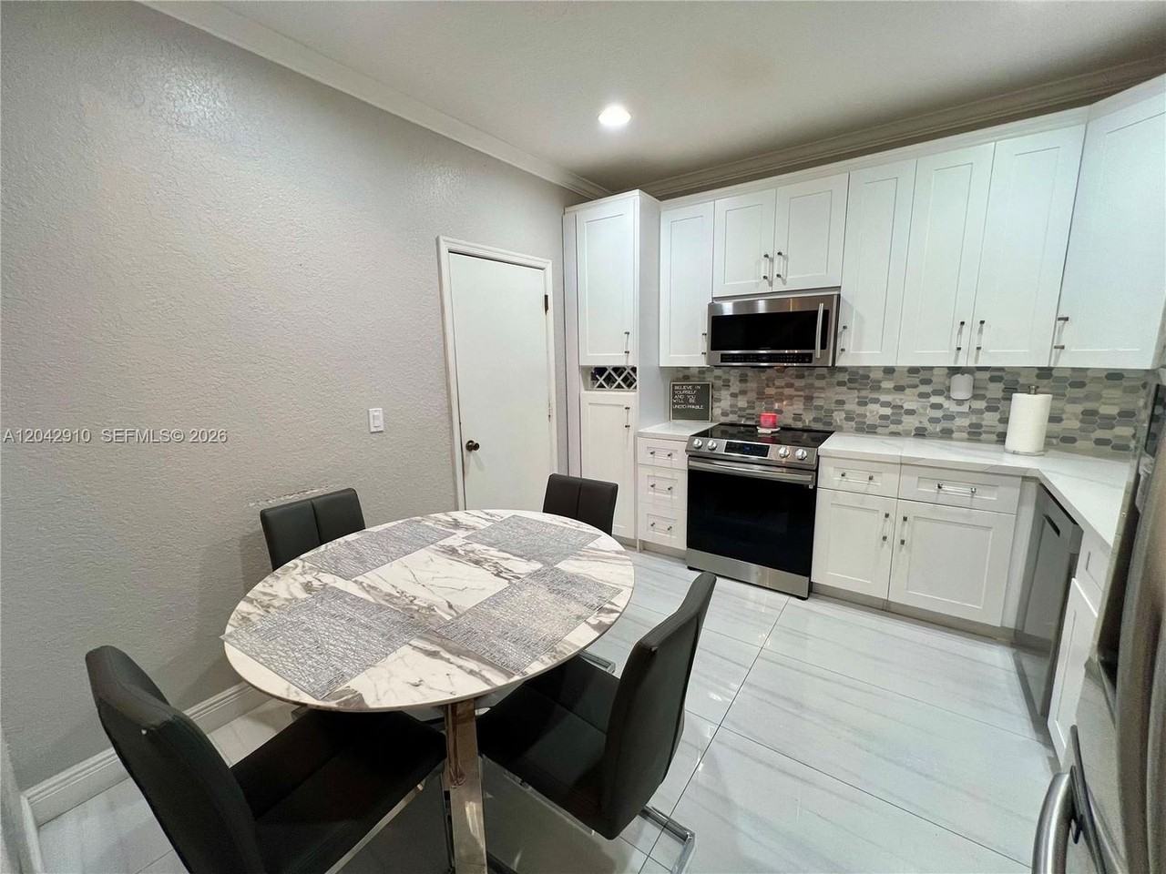 8917 Nw 54th St - Photo 4 of 16