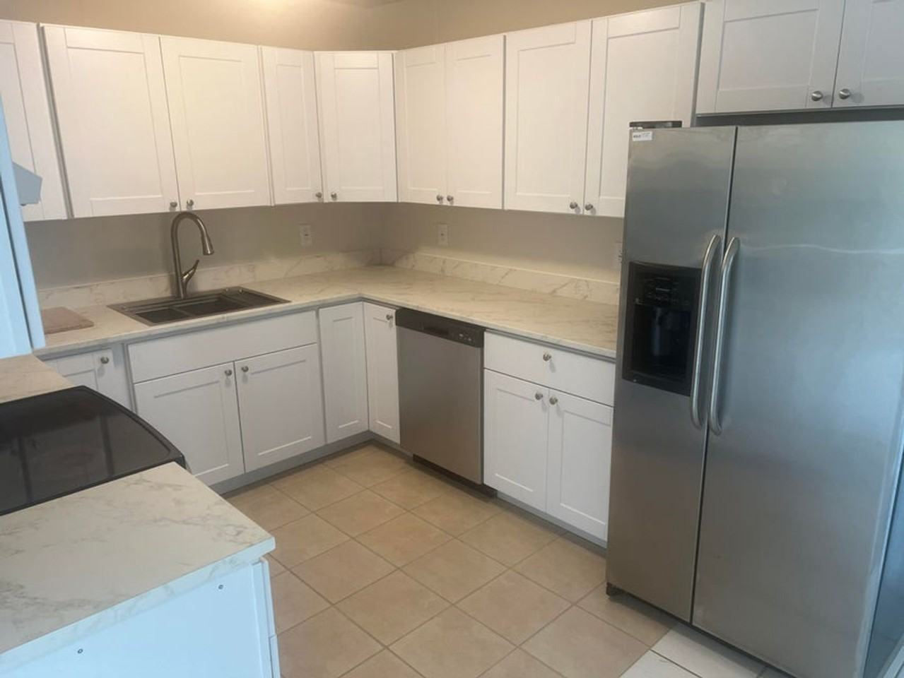 2410 Sw 44th Ave - Photo 2 of 12