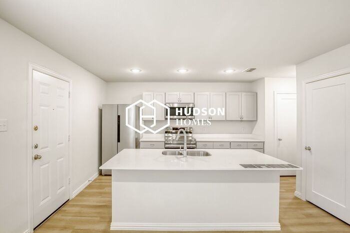 120 Doma Ave - Photo 3 of 12