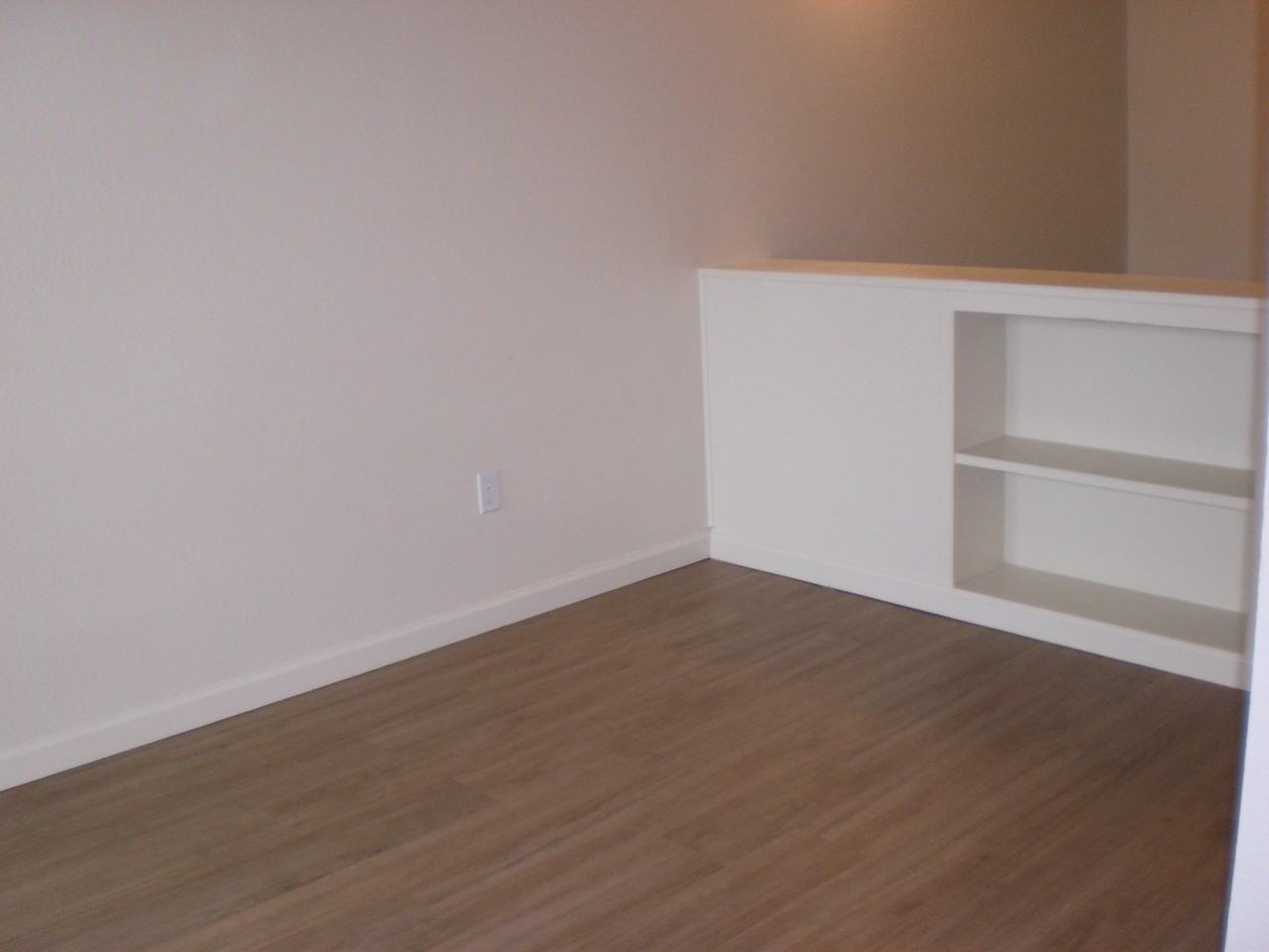 2323 Mcbride Ln - Photo 3 of 8