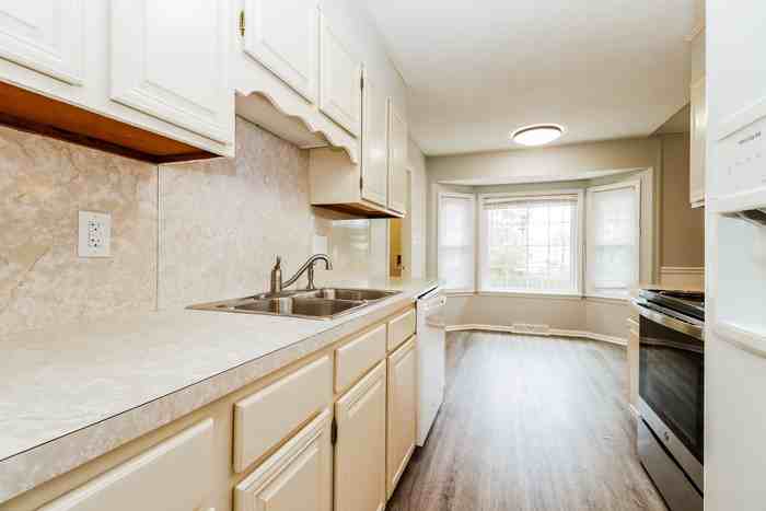 212 Woodward Blvd - Photo 5 of 10