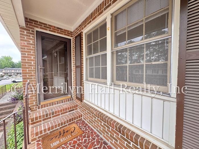 122 Jefferson Pl - Photo 2 of 14