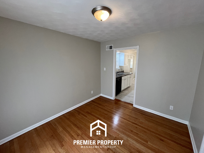 5392 Lastrada St - Photo 3 of 22