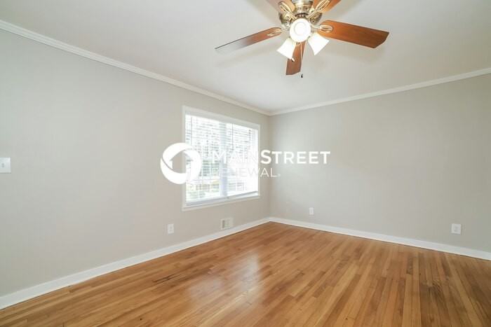 3553 Highwood Dr Sw - Photo 3 of 17