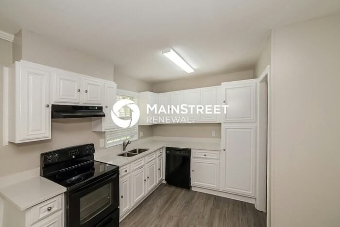 3553 Highwood Dr Sw - Photo 5 of 17